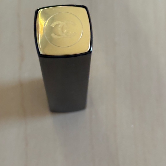 NWOT-2 tubes Chanel Rouge Allure Velvet lipsticks - 2 tubes - Picture 9 of 11